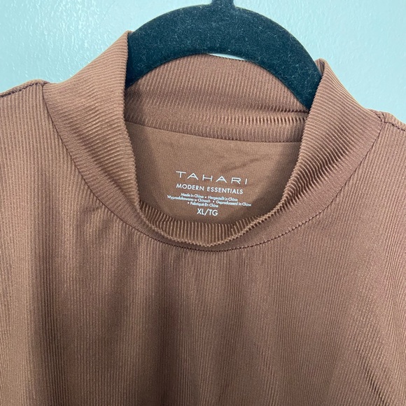 Tahari spandex/ cotton top - Picture 2 of 3